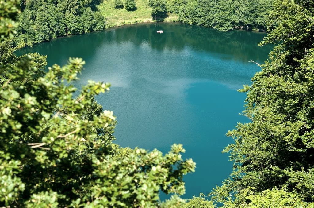 Maare in der Eifel - Gemündener Maar | Eifel – Deutschland