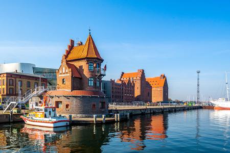 Backsteingotik im alten Hafen der Hansestadt Stralsund