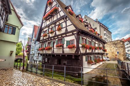 Das Schiefe Haus im Fischerviertel der Altstadt von Ulm