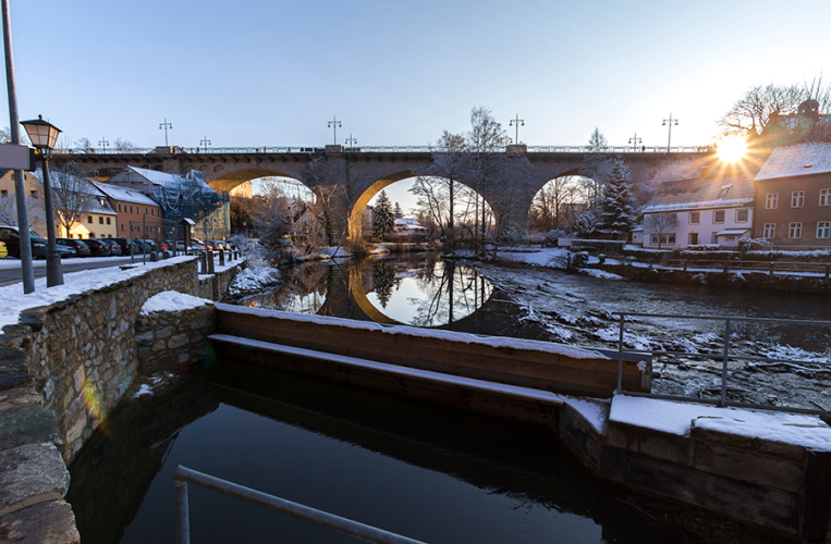 Ein Spaziergang über die Bautzener Friedensbrücke bietet einen tollen Ausblick auf die Stadt