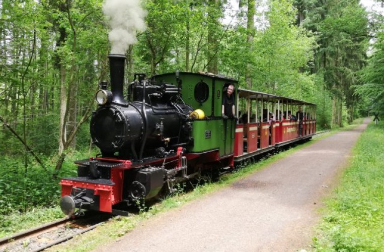 Ein Erlebnis ist die Fahrt mit der historischen Stumpfwaldbahn