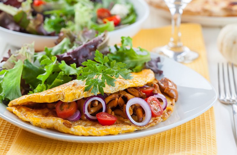 Schmeckt nach Sommer: Omelette mit frischen Pfifferlingen
