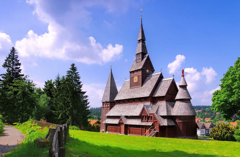 Eine der wenigen Stabkirchen außerhalb Skandinaviens: die Gustav-Adolf-Stabkirche bei Goslar