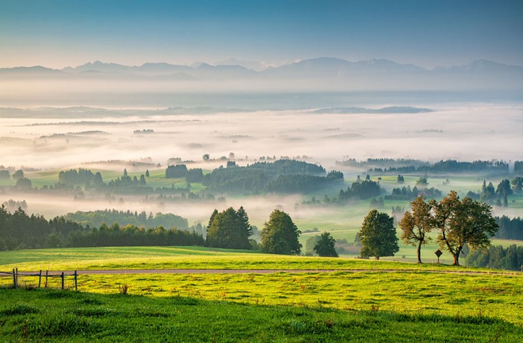 Blick vom Auerberg auf die wunderschöne Landschaft von Bernbeuren