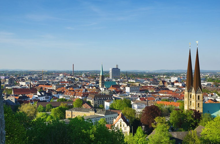 Blick über Bielefeld mit Nikolaikirche und Neustädter Marienkirche