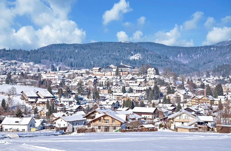 Das Dorf Bodenmais im Winter