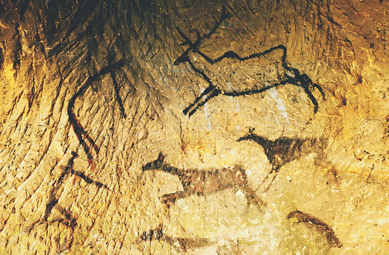 Eine spektäkuläre Projektion vermittelt die Lebenswelt der Neandertaler