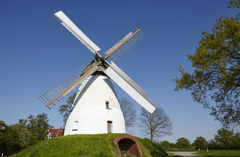 Über 45 Mühlen gibt es in der Ferienregion Mittelweser, hier die Mühle Heimsen in Petershagen