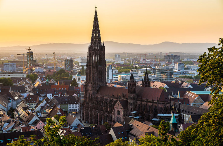 Weltbekanntes Beispiel der Gotik ist das Freiburger Münster Unserer Lieben Frau