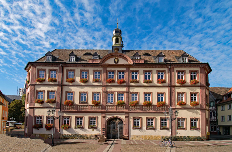 Sehenswert ist das alte Rathaus von Neustadt an der Weinstraße