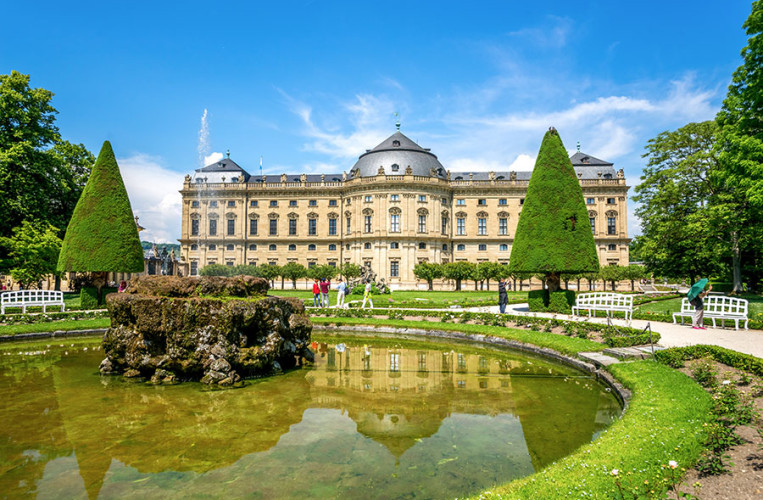 Die Residenz ist eine der Hauptattraktionen von Würzburg