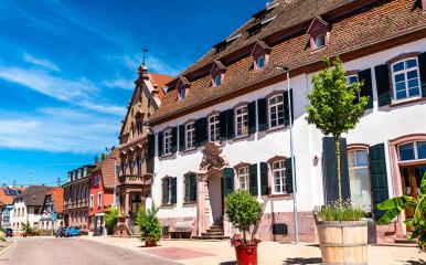Herbolzheim  überrascht mit vielen barocken Gebäuden und tollen Shoppingmöglichkeiten.