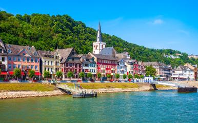 St. Goar liegt malerisch am Rhein gegenüber der Loreley